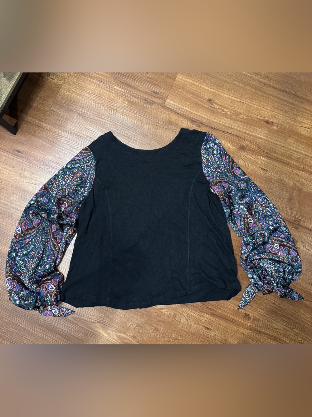 Anthropologie Akemi + Kin Paisley Balloon Sleeve Tie Cuff Top M